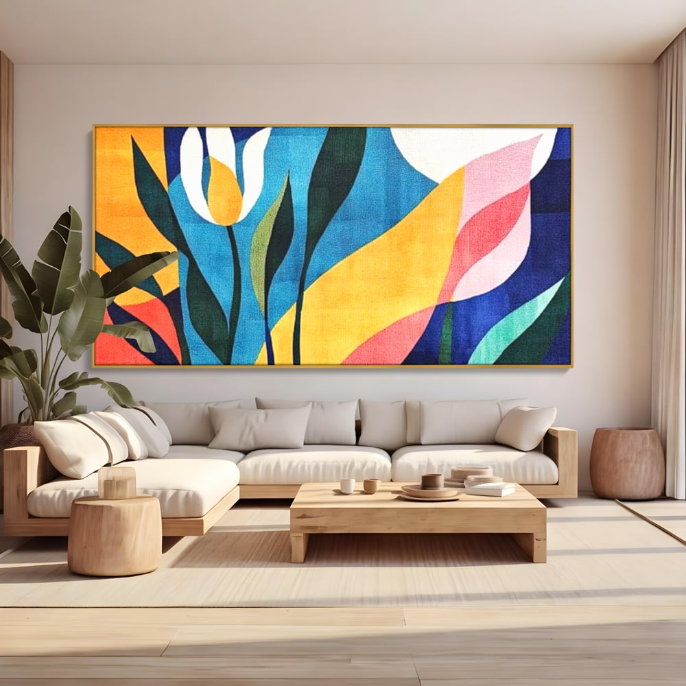 Tablou canvas cu tablou canvas cu flori abstracte, in rama de aluminiu auriu, pe perete intr-un living